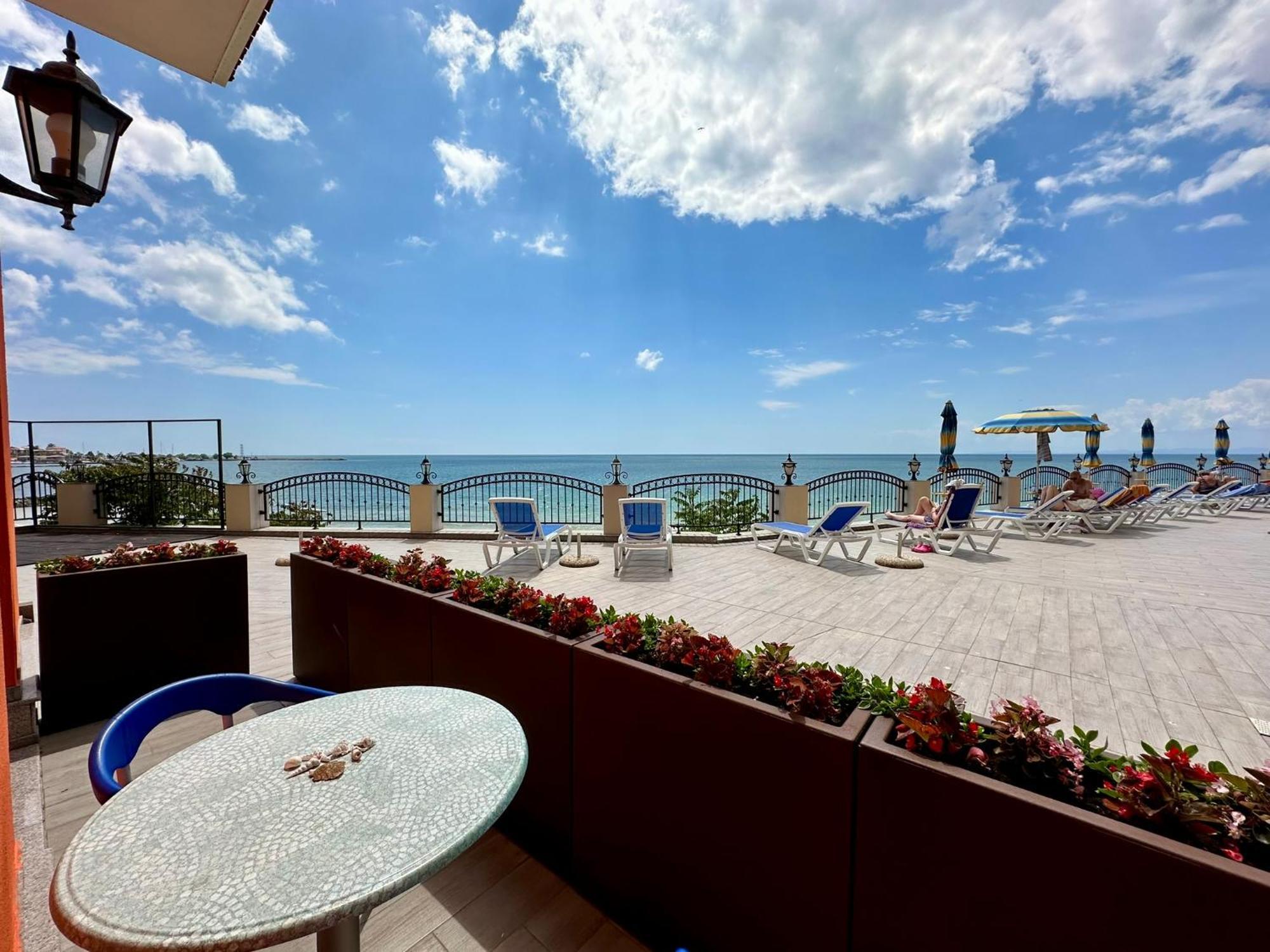 Apartment Complex Mirage Of Nessebar Bagian luar foto